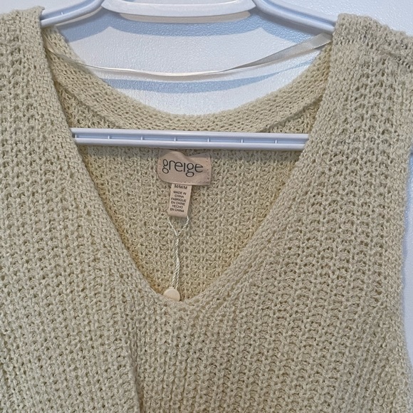 greige Vest with a twist - Picture 2 of 5